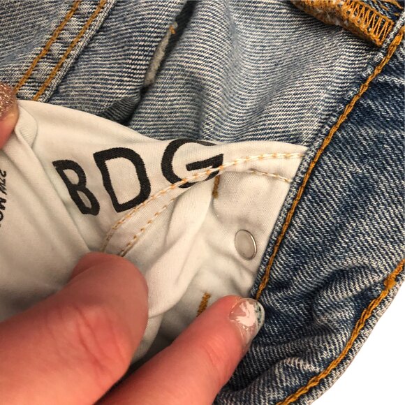 Urban Outfitters BDG Mom Jeans Women’s Size 27 Light Wash Distressed High Rise - Picture 4 of 12